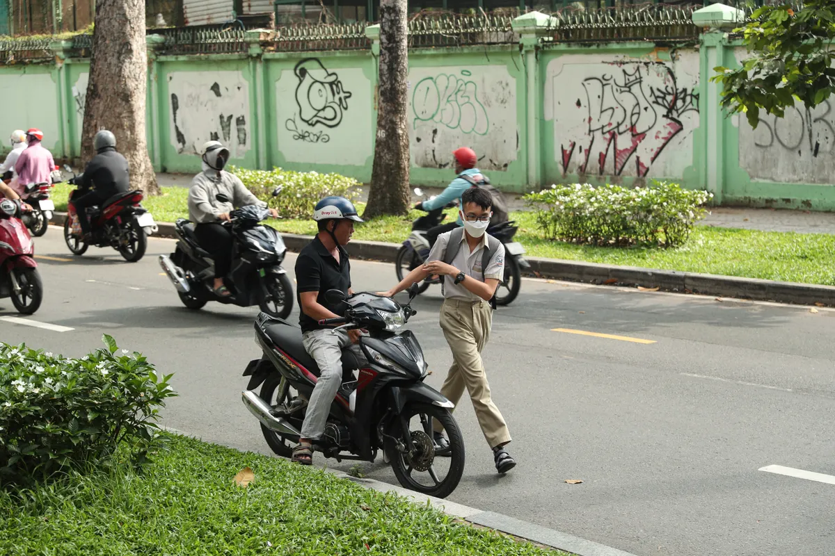 Tình hình thời tiết, giao thông như thế nào trong 2 ngày thi tuyển vào lớp 10 tại TP Hồ Chí Minh? - Ảnh 1.
