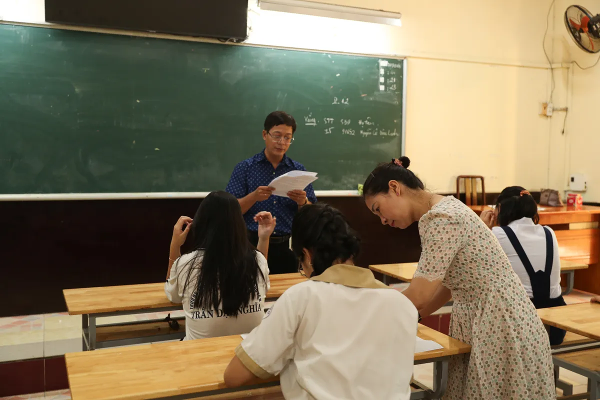 Thí sinh TP Hồ Chí Minh tự tin đạt điểm cao trước kỳ thi vào lớp 10 công lập - Ảnh 9.