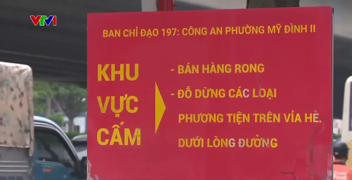 Xe dù bủa vây bến xe: Lỗ hổng trong quản lý vận tải hành khách - Ảnh 2.