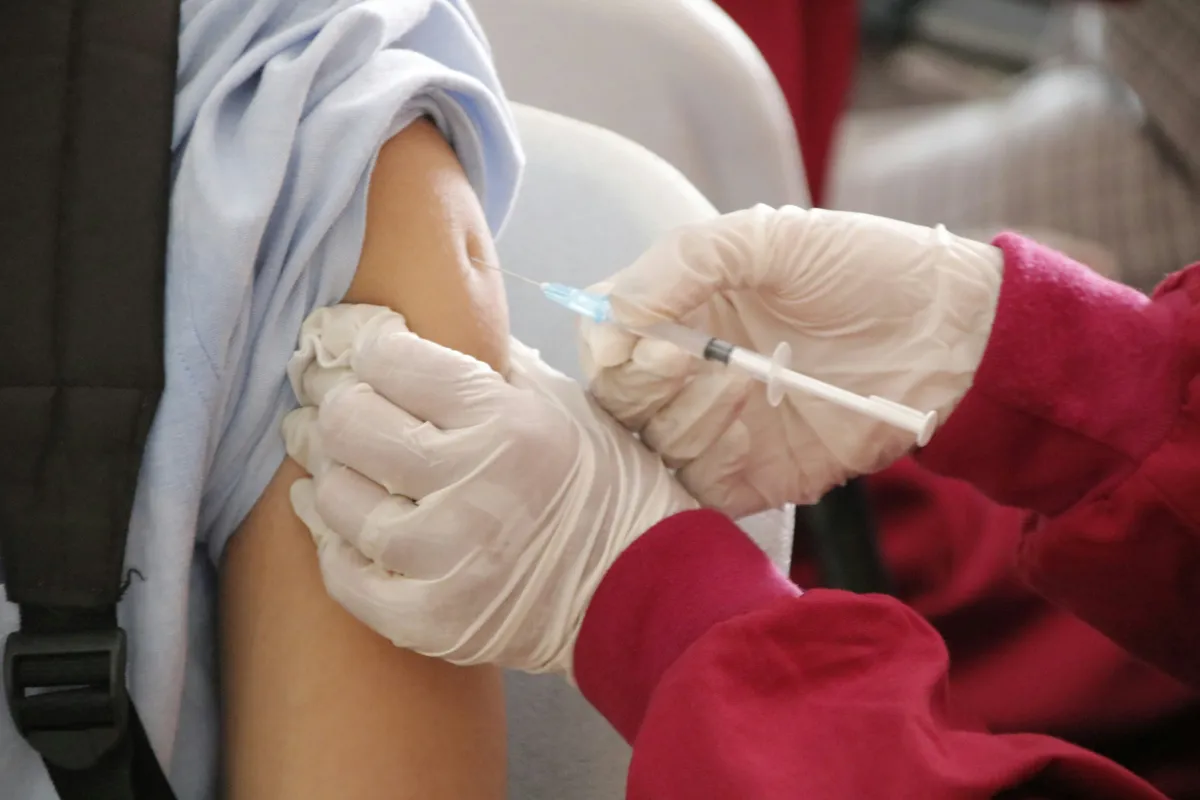 Trung Quốc phê duyệt vaccine ngừa 9 chủng virus HPV do nước này tự sản xuất - Ảnh 1.