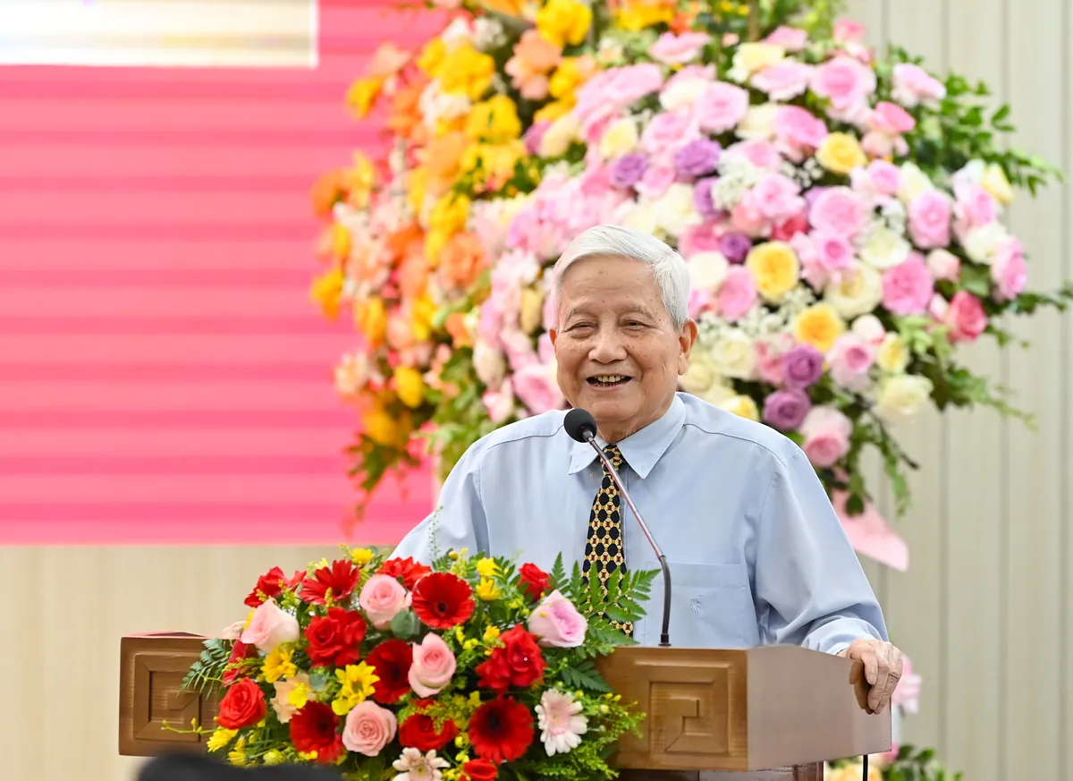 Ra mắt cuốn sách Tinh hoa cách mạng Việt Nam của nhà báo lão thành Hà Đăng - Ảnh 2.
