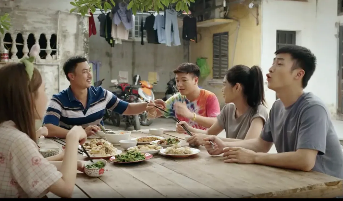 Dịu dàng màu nắng - Tập 4: Lan Anh che giấu vết đỏ bí ẩn trên cổ - Ảnh 2.
