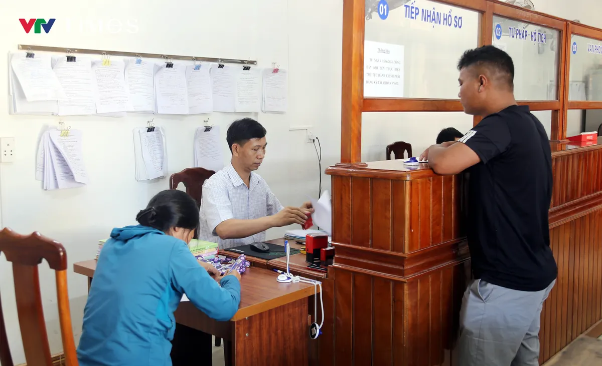 Quảng Bình: Bảo đảm thông suốt thủ tục hành chính trong giai đoạn sáp nhập xã, phường - Ảnh 1.