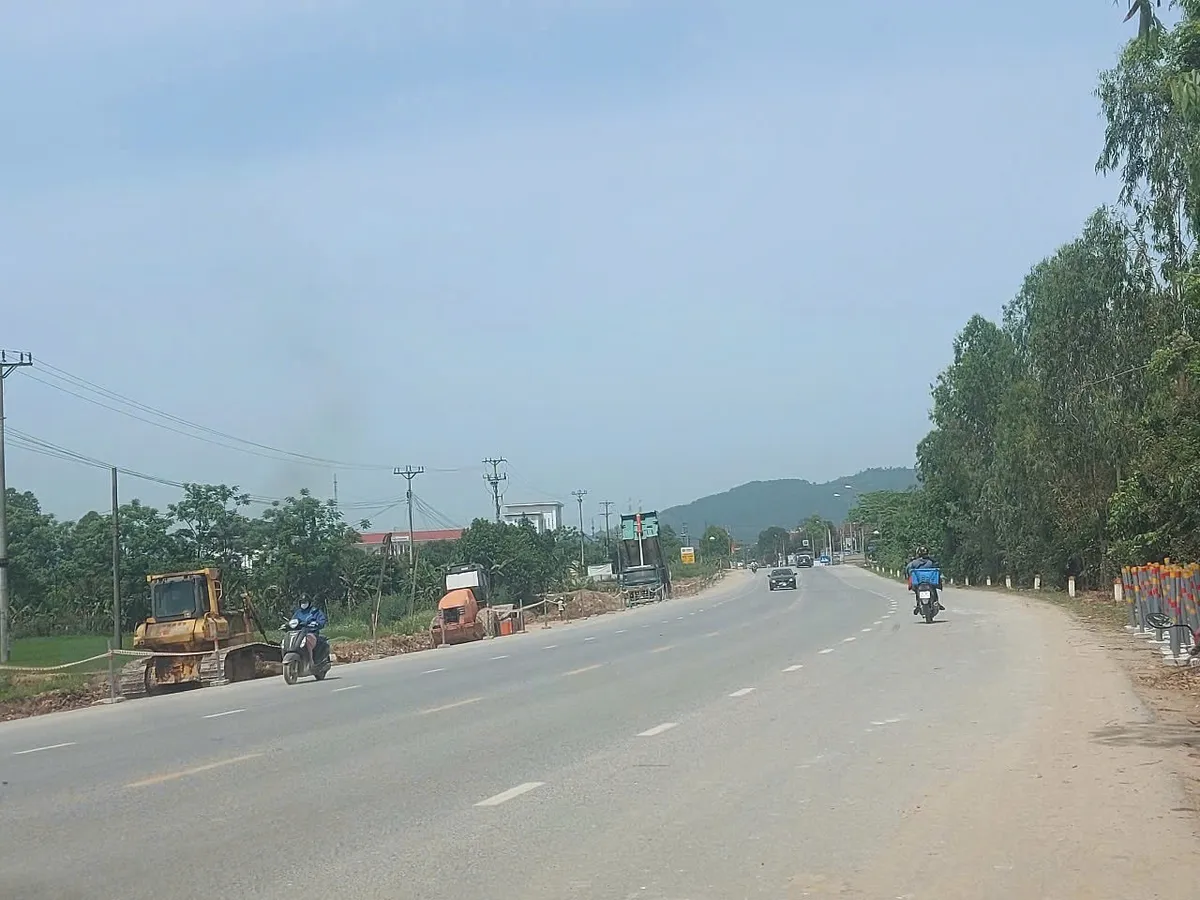 Dự án mở rộng Quốc lộ 46 vướng mặt bằng, Nghệ An chỉ đạo “nóng” yêu cầu đẩy nhanh tiến độ - Ảnh 1.