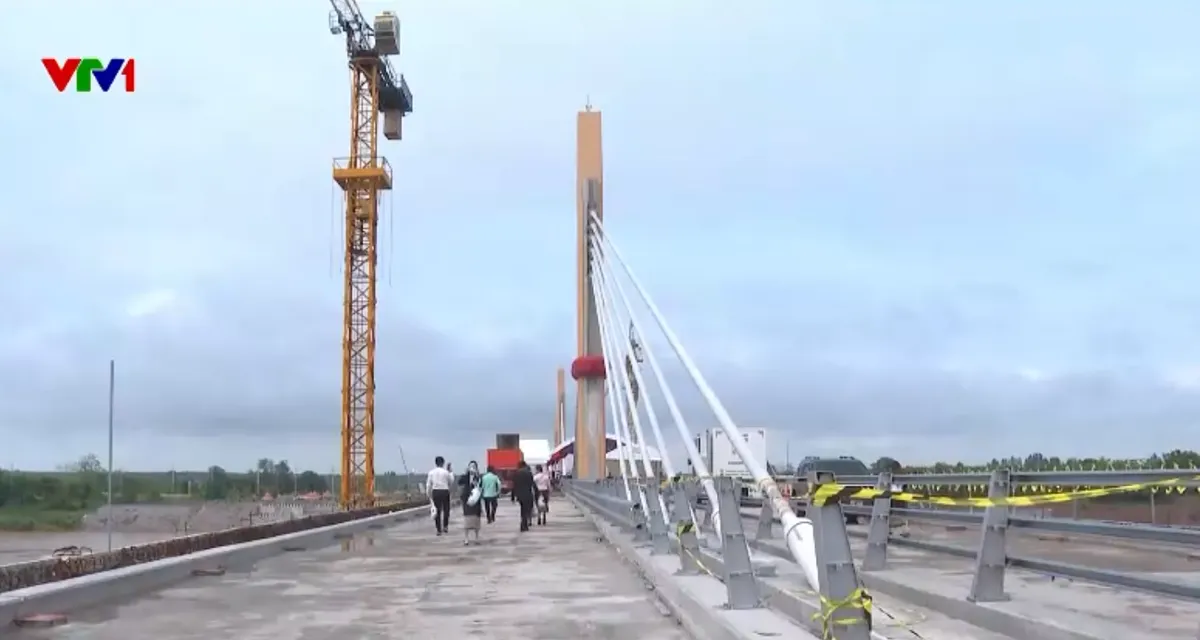 Hợp long cầu đường bộ nối Thái Lan và Việt Nam - Ảnh 2. Hợp long cầu đường bộ nối Thái Lan và Việt Nam - Ảnh 2.