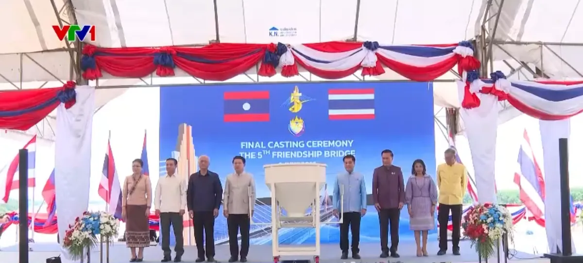 Hợp long cầu đường bộ nối Thái Lan và Việt Nam - Ảnh 1. Hợp long cầu đường bộ nối Thái Lan và Việt Nam - Ảnh 1.