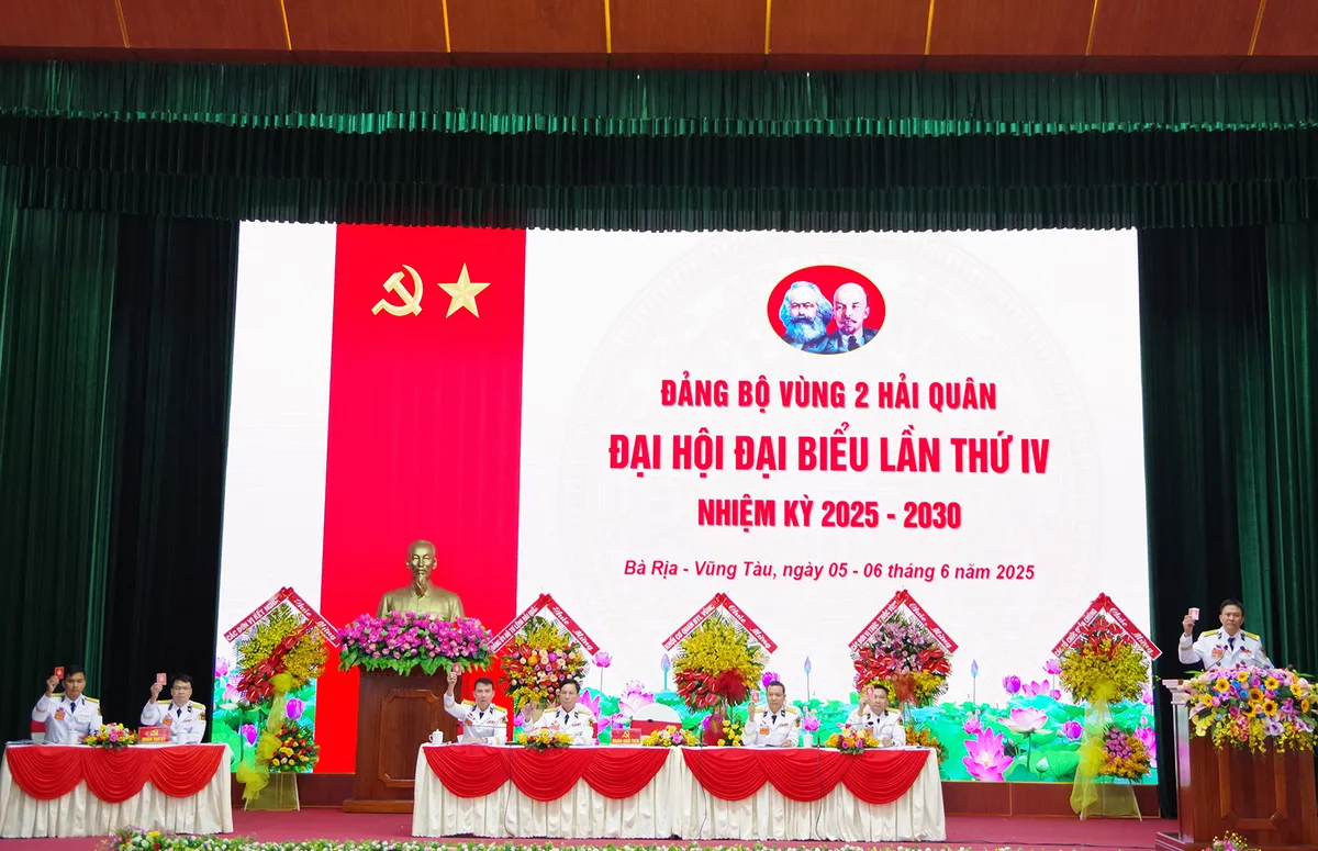 Đảng bộ Vùng 2 Hải quân: Nâng cao sức chiến đấu, bảo vệ vững chắc chủ quyền biển đảo - Ảnh 2.