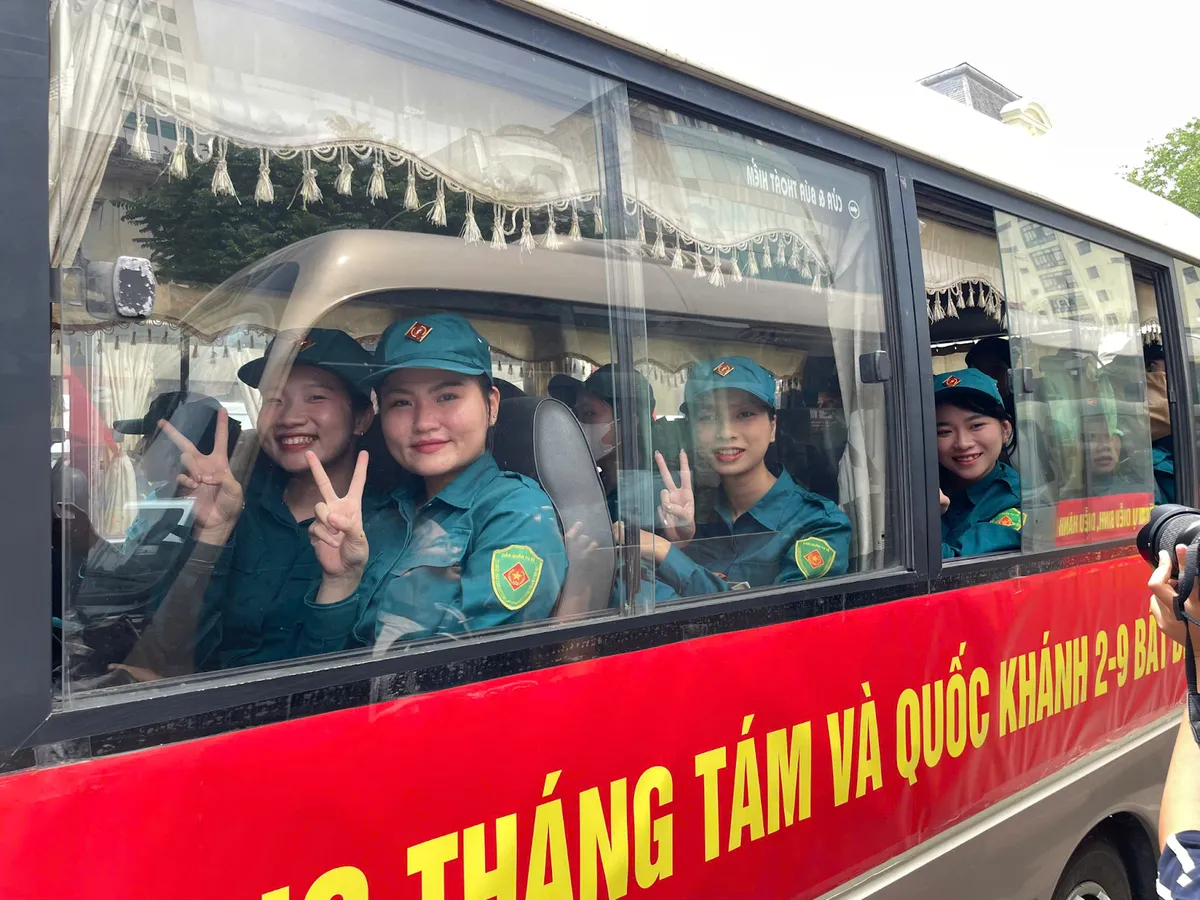 Hơn 1.000 cán bộ, chiến sĩ tham gia diễu binh rạng rỡ khi tới Ga Hà Nội  - Ảnh 17.