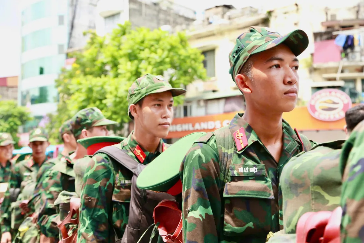 Hơn 1.000 cán bộ, chiến sĩ tham gia diễu binh rạng rỡ khi tới Ga Hà Nội  - Ảnh 9.
