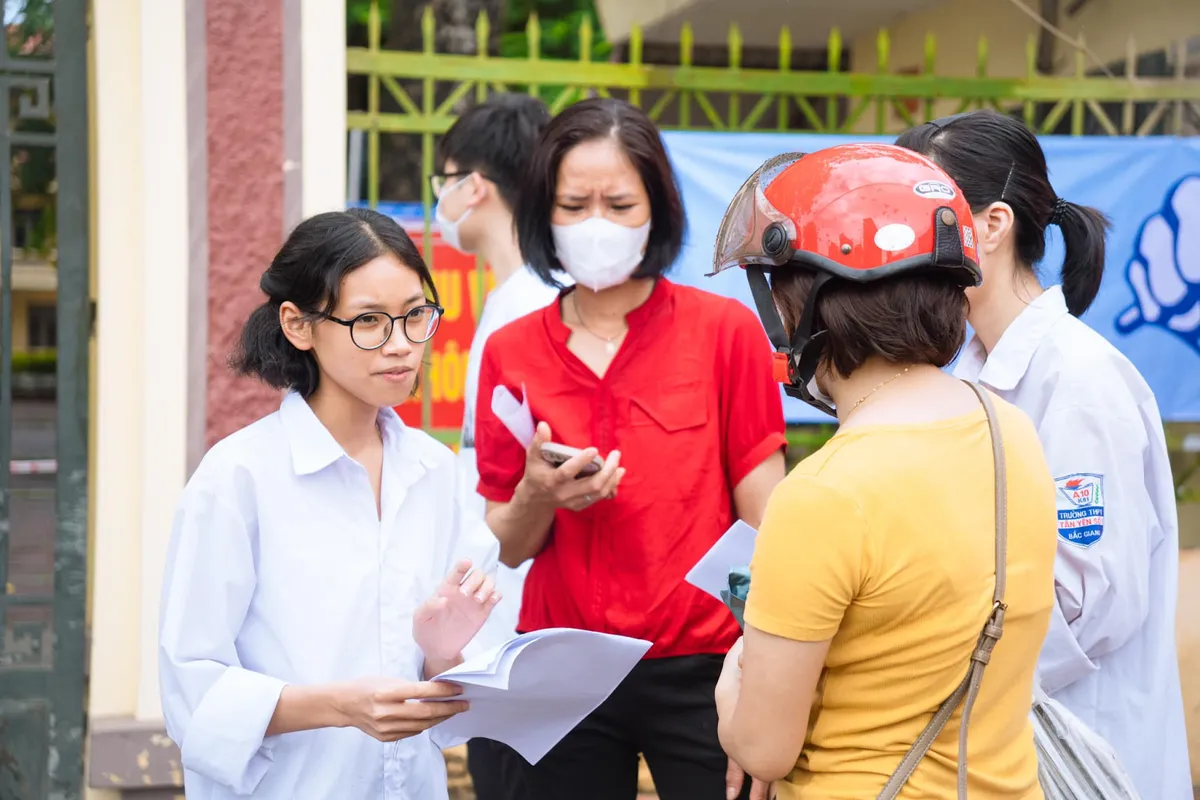 Sĩ tử hoang mang khi nhiều trường Đại học không xét tuyển khối C - Ảnh 1.