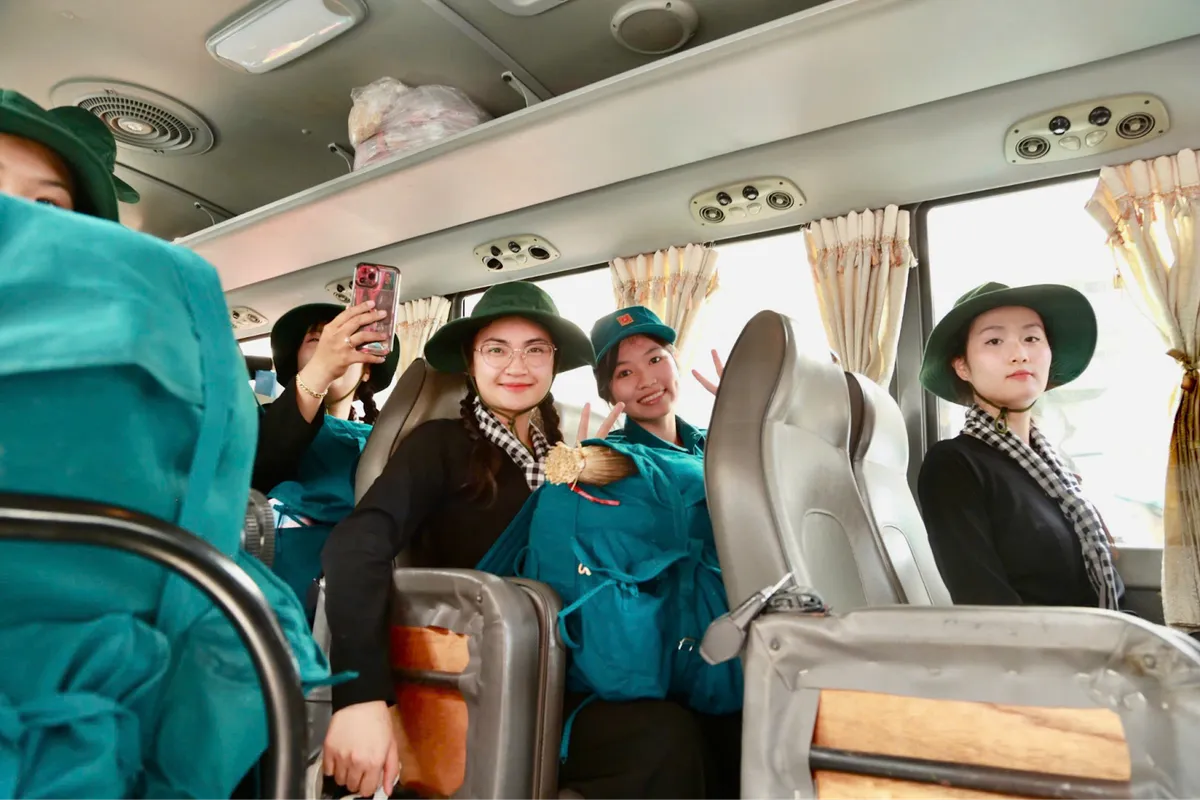 Hơn 1.000 cán bộ, chiến sĩ tham gia diễu binh rạng rỡ khi tới Ga Hà Nội  - Ảnh 7.