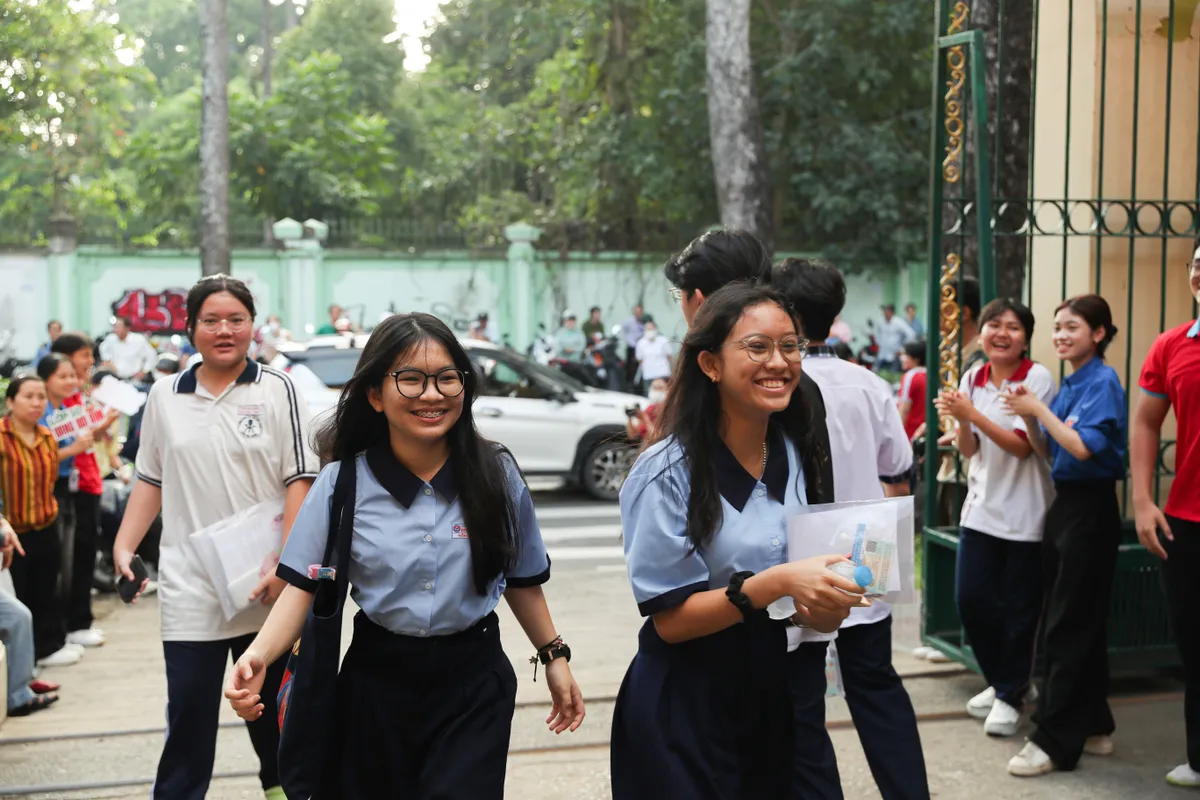 Kết thúc ngày thi đầu tiên: Nhiều thí sinh dự đoán được điểm từ khá trở lên  - Ảnh 2.