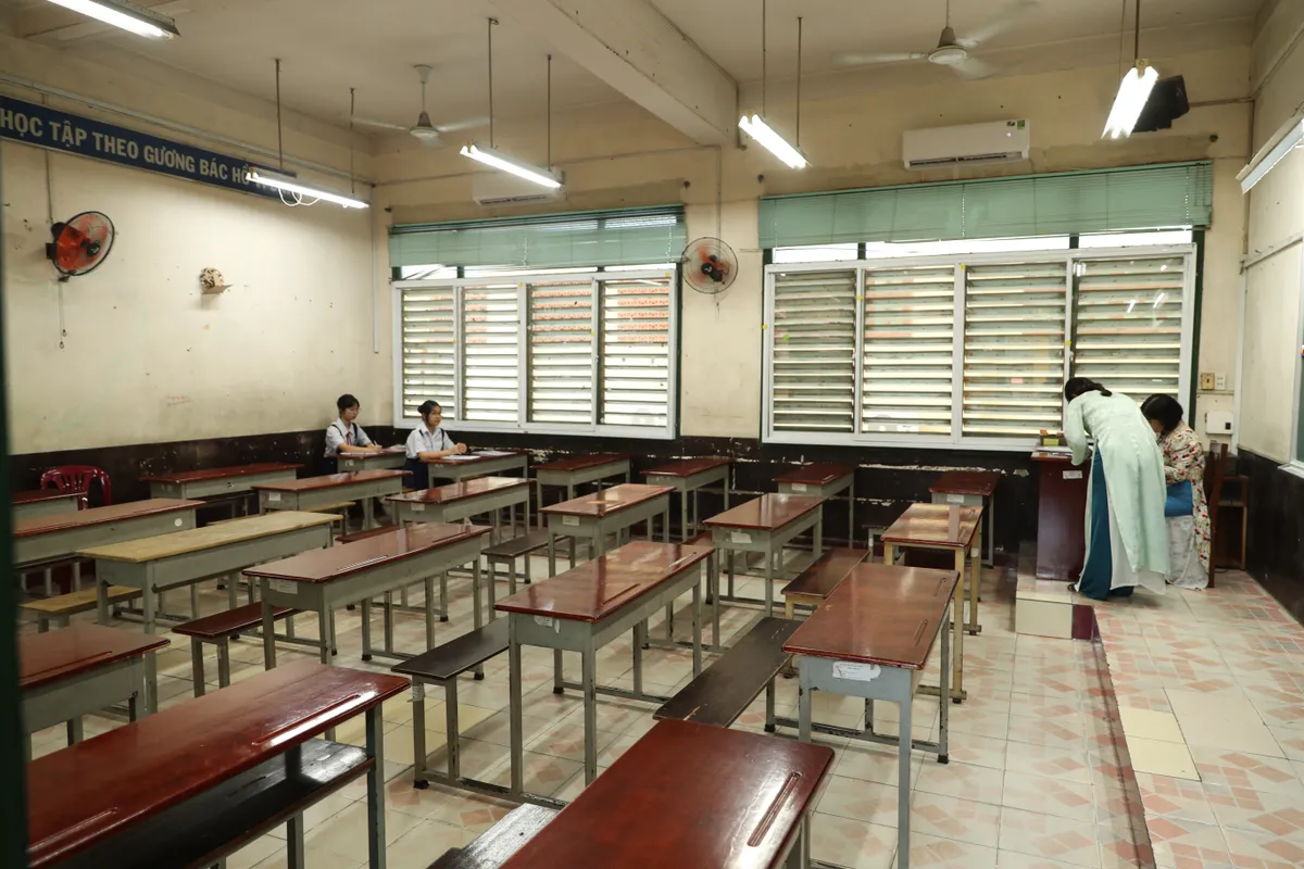 Kết thúc ngày thi đầu tiên: Nhiều thí sinh dự đoán được điểm từ khá trở lên  - Ảnh 6.
