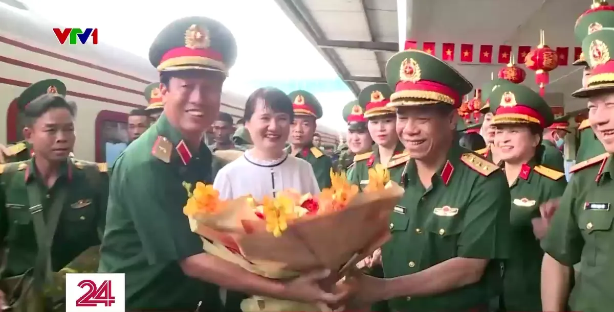 Hà Nội chào đón các cán bộ, chiến sĩ chuẩn bị lễ diễu binh 80 năm Quốc khánh - Ảnh 4.