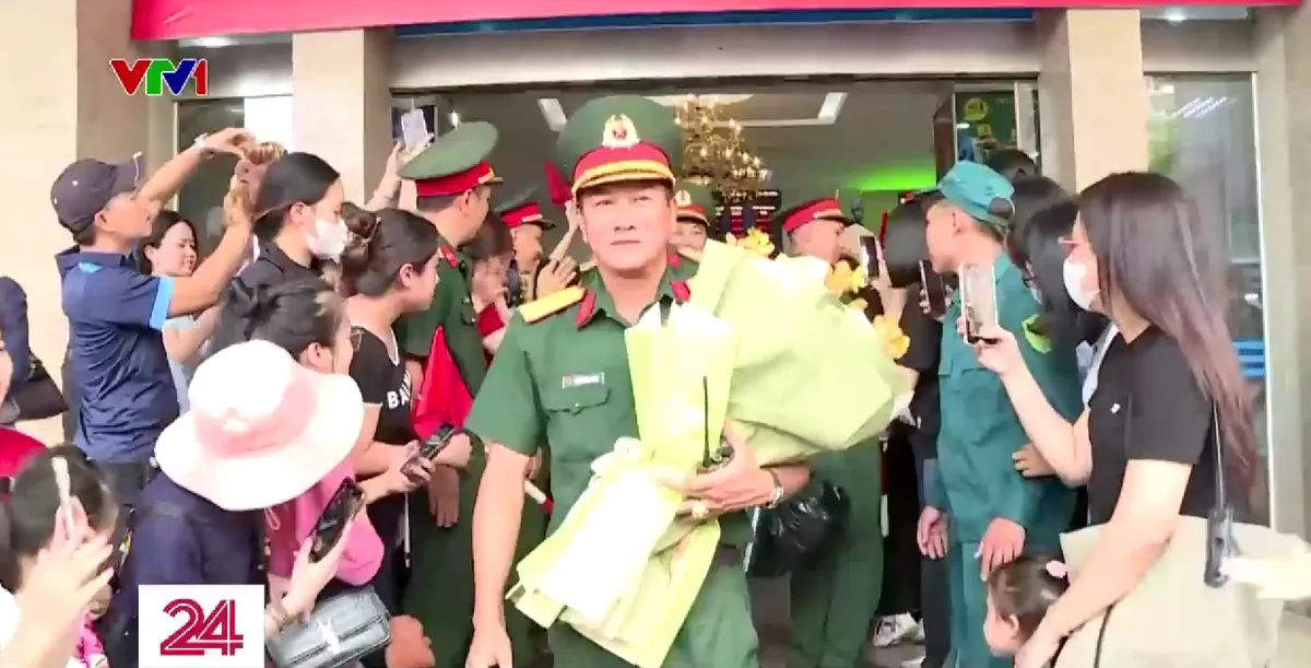 Hà Nội chào đón các cán bộ, chiến sĩ chuẩn bị lễ diễu binh 80 năm Quốc khánh - Ảnh 1.