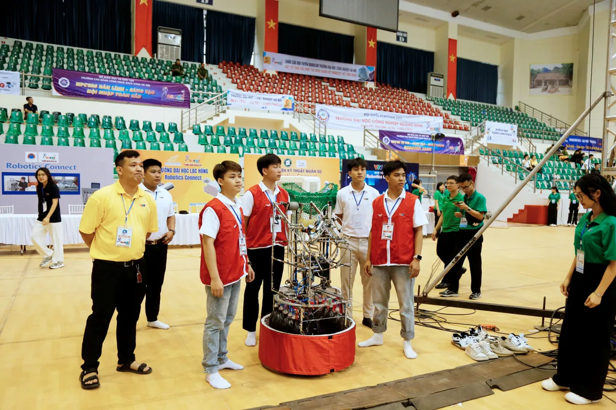 Robocon Việt Nam 2025: Các đội mạnh trở lại đầy ấn tượng tại vòng sơ tuyển - Ảnh 4.