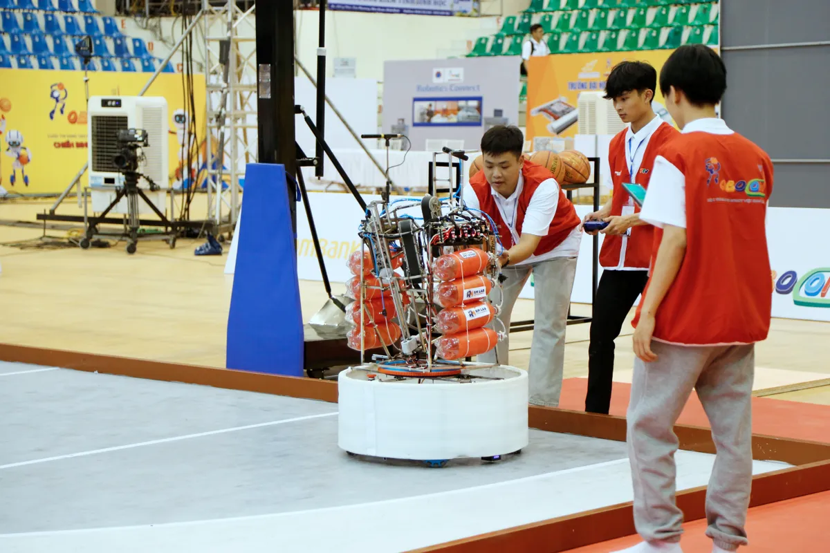 Robocon Việt Nam 2025: Các đội mạnh trở lại đầy ấn tượng tại vòng sơ tuyển - Ảnh 25.