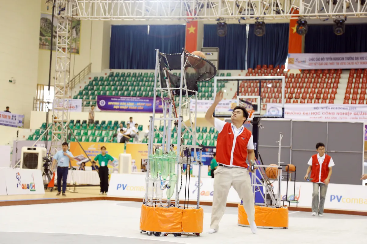 Robocon Việt Nam 2025: Các đội mạnh trở lại đầy ấn tượng tại vòng sơ tuyển - Ảnh 20.