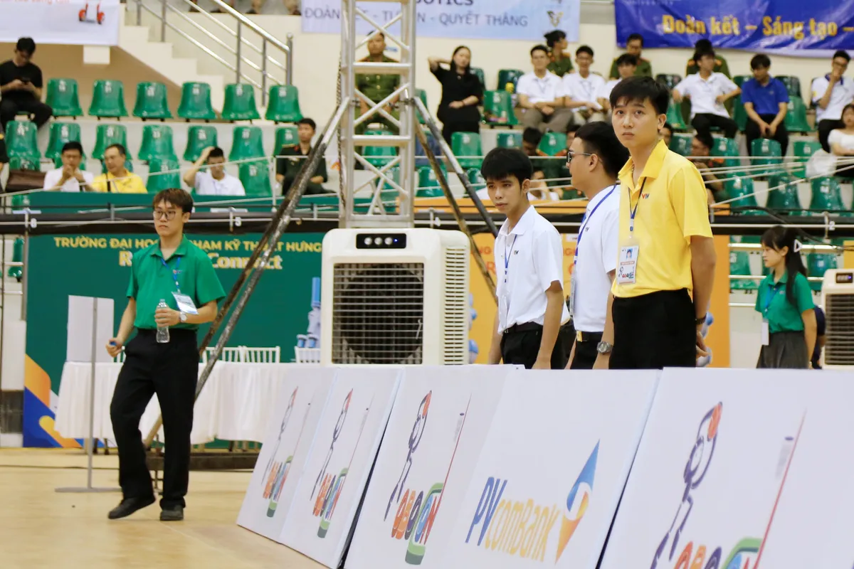 Robocon Việt Nam 2025: Các đội mạnh trở lại đầy ấn tượng tại vòng sơ tuyển - Ảnh 15.