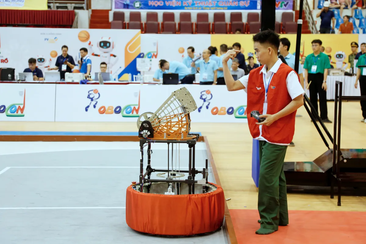 Robocon Việt Nam 2025: Các đội mạnh trở lại đầy ấn tượng tại vòng sơ tuyển - Ảnh 10.