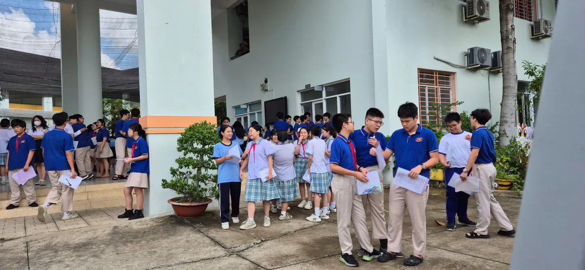 Đề thi Ngữ văn dễ thở, thí sinh tự tin đạt 7-8 điểm - Ảnh 4.