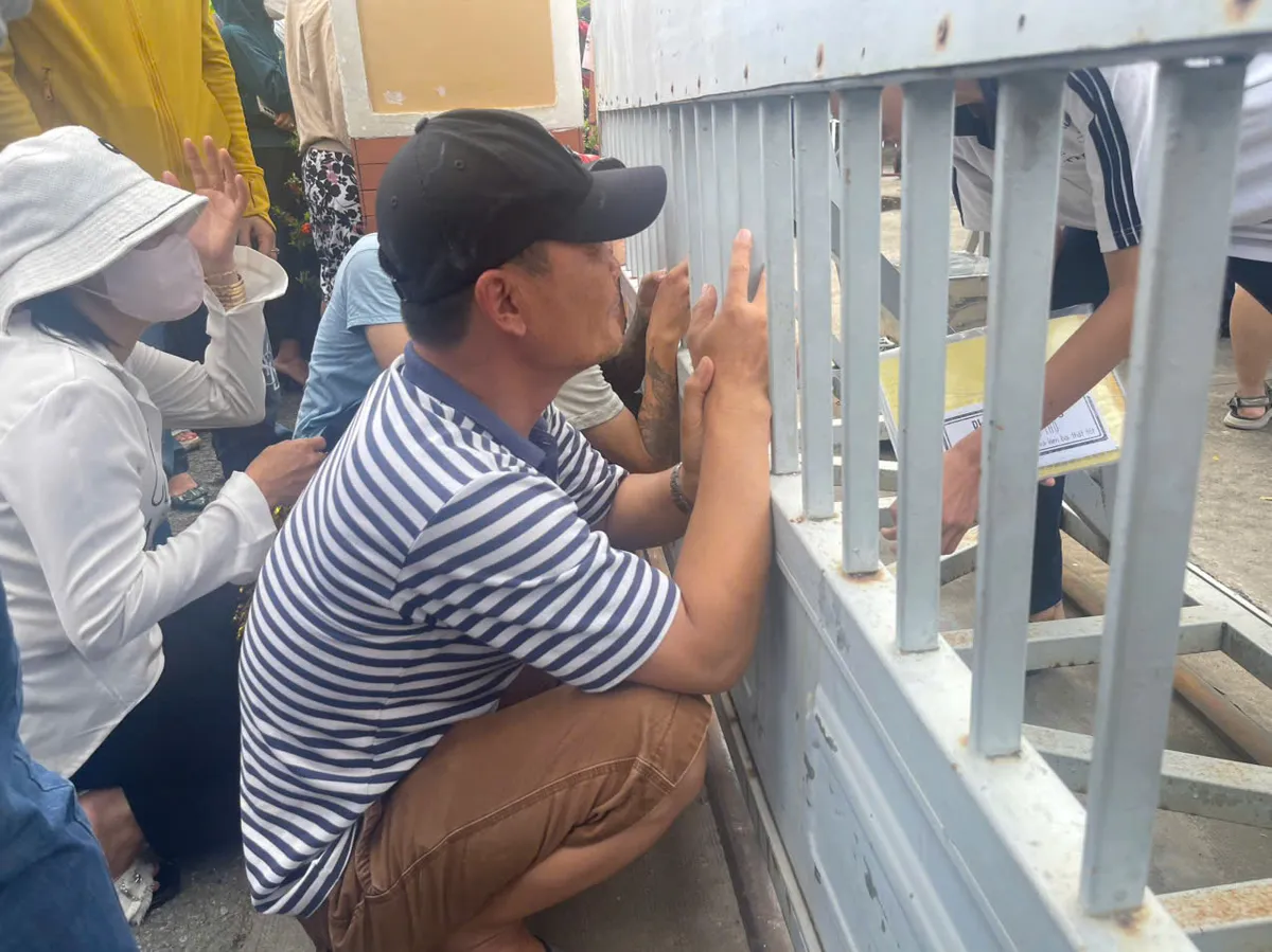 Sáng ngày thi đầu tiên: Giao thông thông suốt, thí sinh rạng rỡ vì đề môn Văn vừa sức - Ảnh 2.