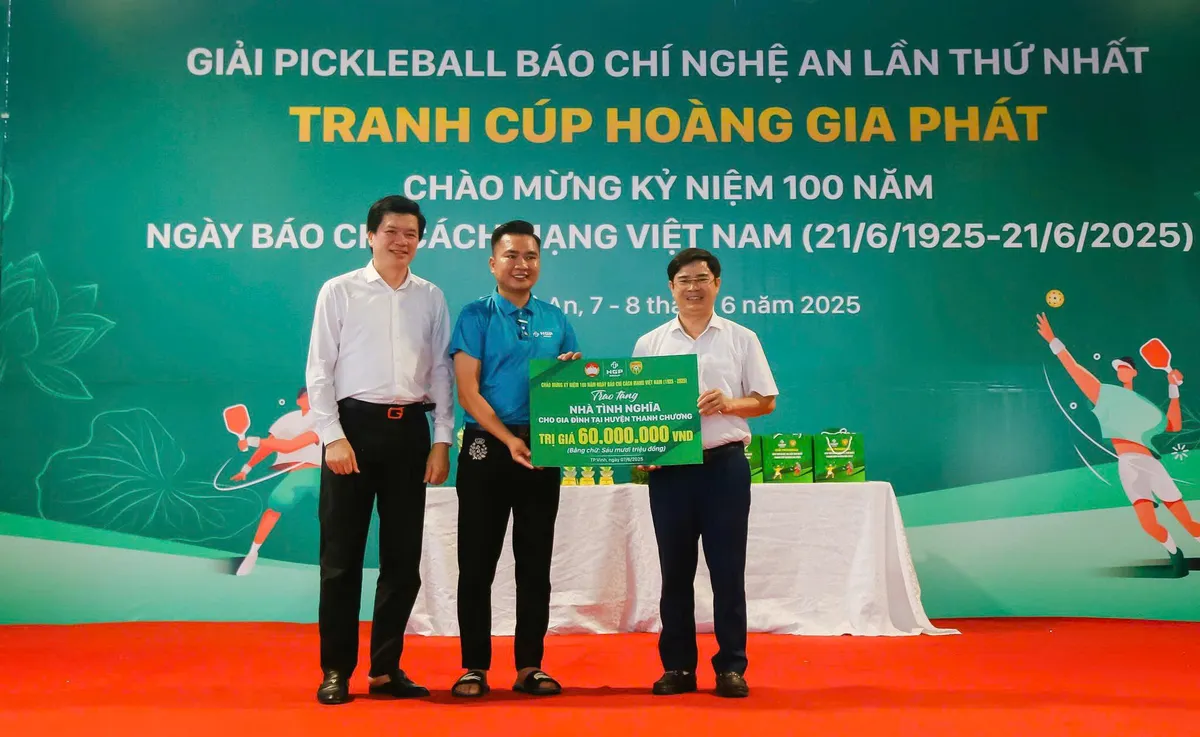 Hơn 100 tay vợt tham dự Giải Pickleball Báo chí Nghệ An lần thứ nhất năm 2025 - Ảnh 2.