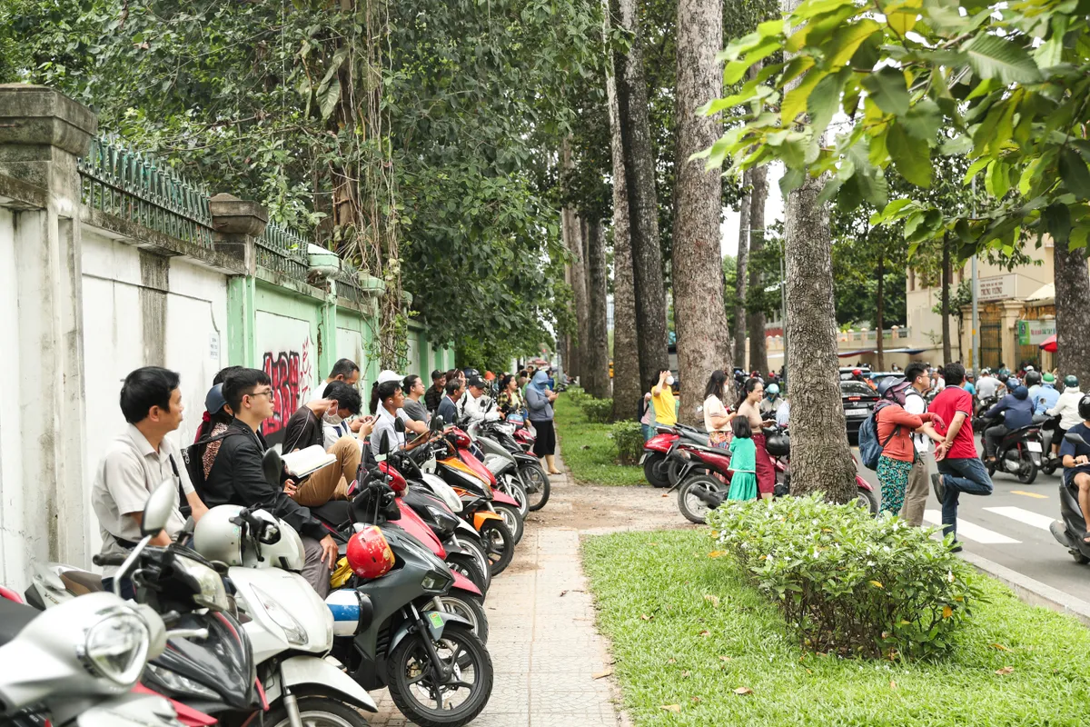 TP Hồ Chí Minh: Kết thúc 3 môn thi, thí sinh lo điểm chuẩn có thể tăng - Ảnh 1.