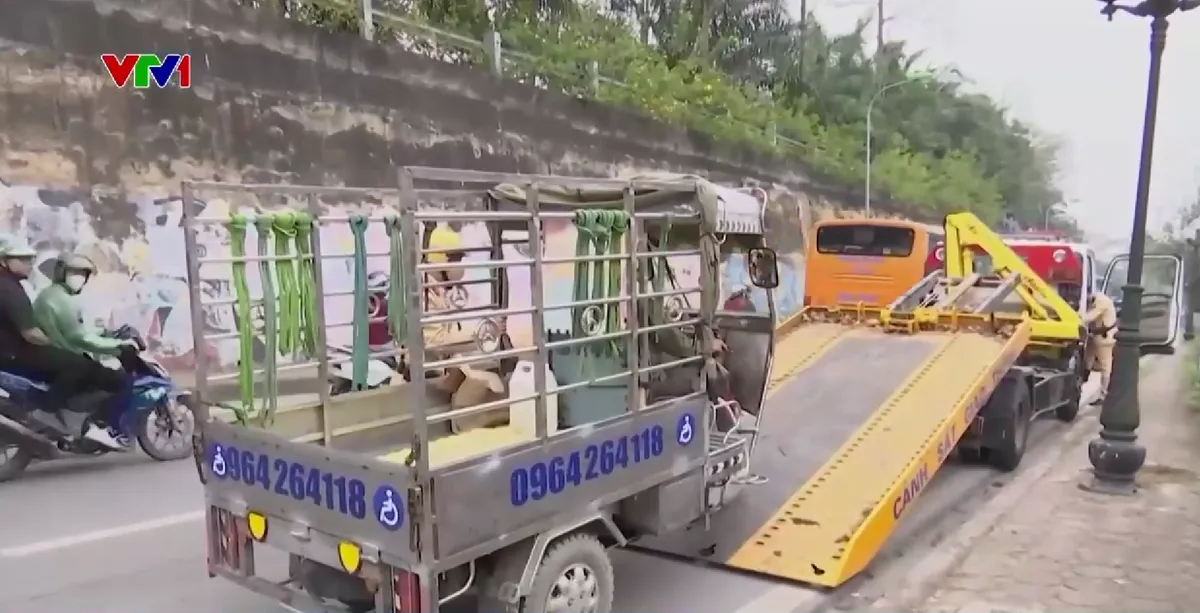Công an Hà Nội mạnh tay xử lý xe tự chế, vận động người dân tự tiêu hủy - Ảnh 3.