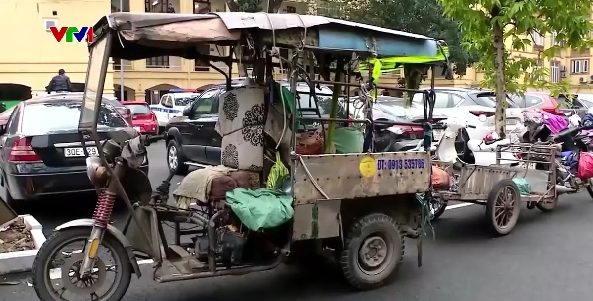 Công an Hà Nội mạnh tay xử lý xe tự chế, vận động người dân tự tiêu hủy - Ảnh 2.