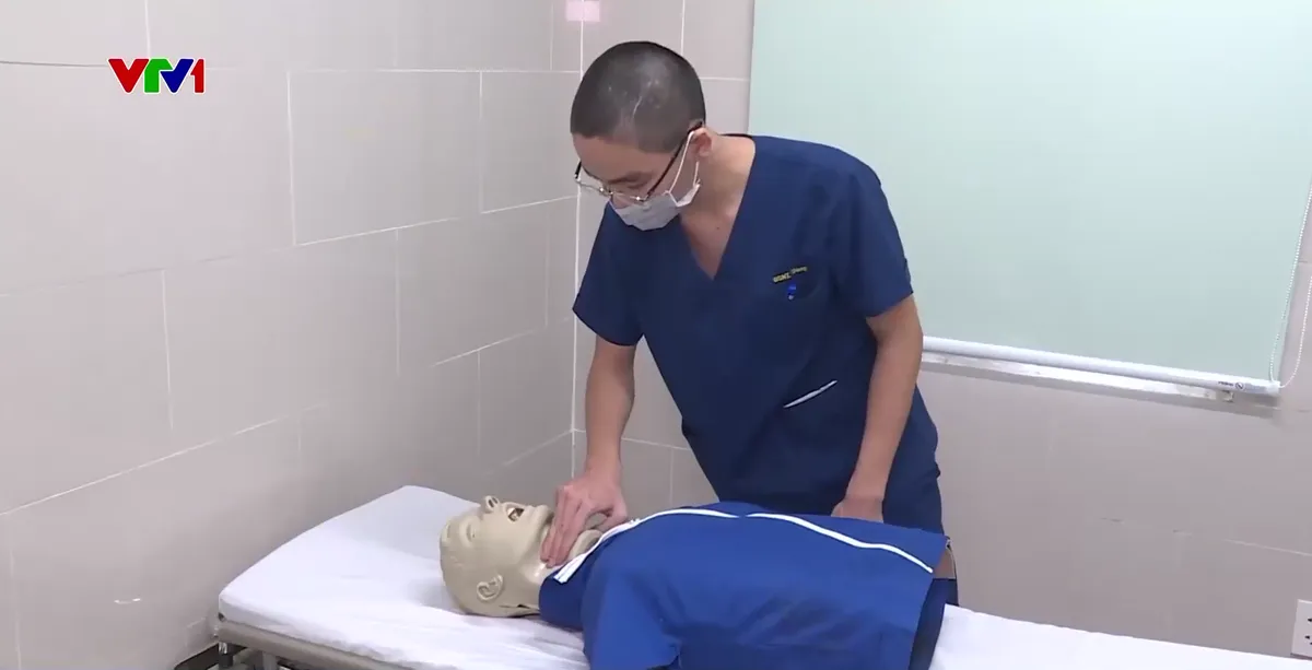 Bác sĩ khuyến cáo cách sơ cấp cứu người bị sét đánh: 7 phút quyết định sự sống - Ảnh 1.
