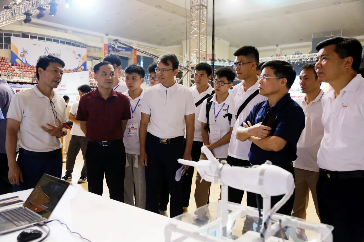 Robocon Việt Nam 2025: Khai mạc triển lãm trưng bày sản phẩm công nghệ Robotics Connect - Ảnh 13.