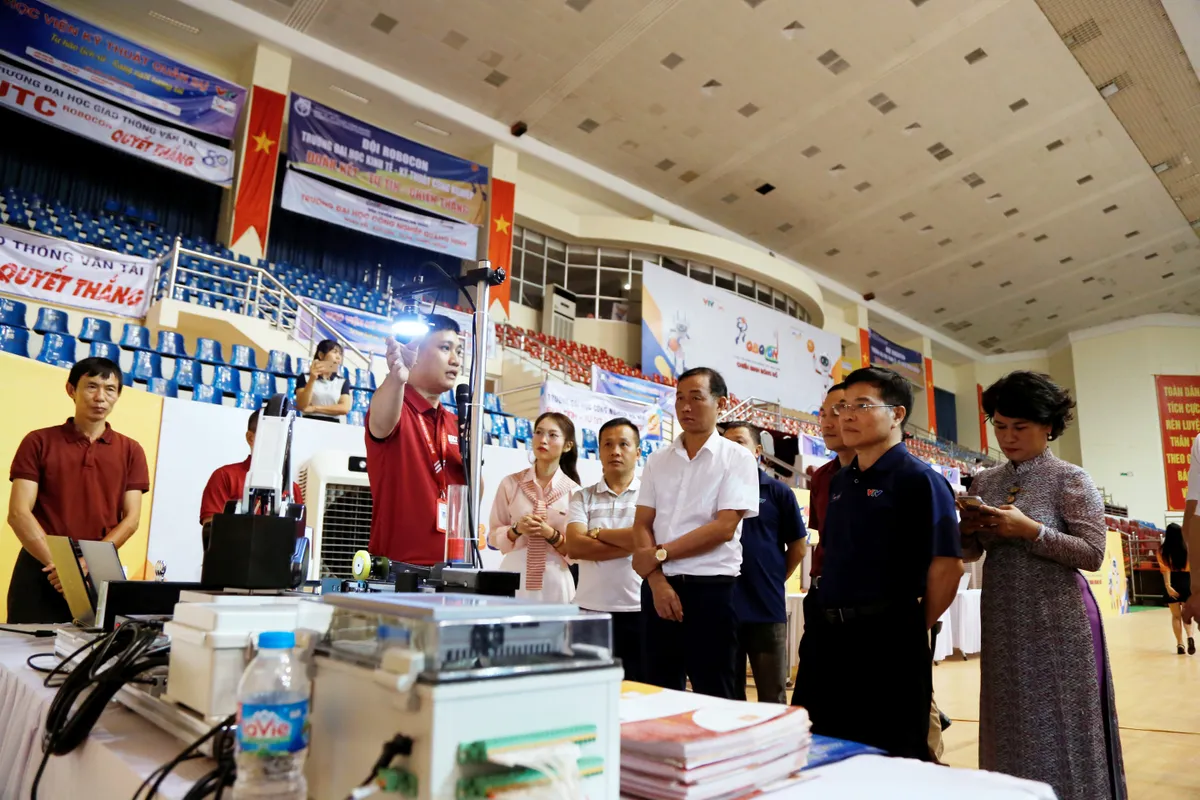 Robocon Việt Nam 2025: Khai mạc triển lãm trưng bày sản phẩm công nghệ Robotics Connect - Ảnh 16.