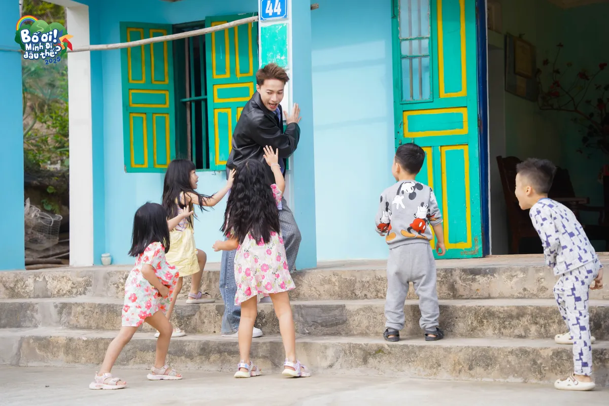 S.T Sơn Thạch lần đầu làm... bố tập sự - Ảnh 2.