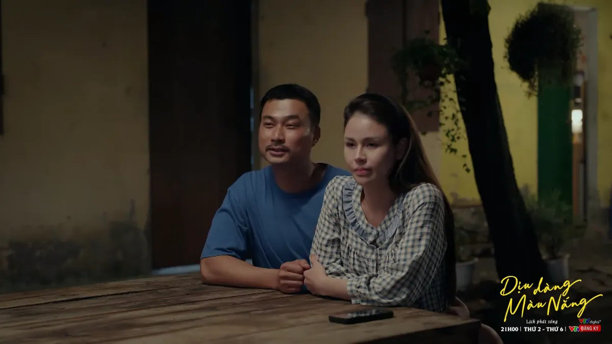 Dịu dàng màu nắng - Tập 6: Xuân ghi lại cảnh chị dâu đi cùng người đàn ông khác - Ảnh 2. Dịu dàng màu nắng - Tập 6: Xuân ghi lại cảnh chị dâu đi cùng người đàn ông khác - Ảnh 2.