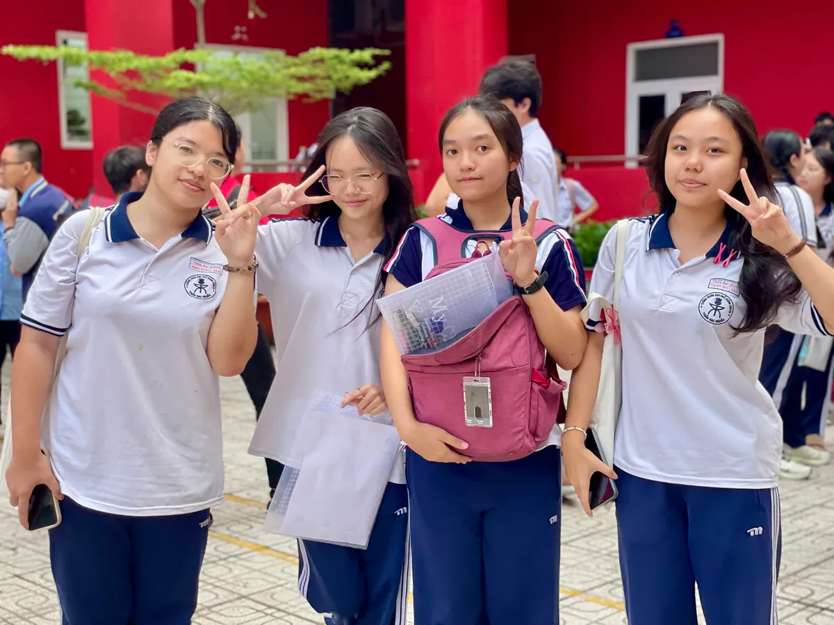 Chính thức: Đã có điểm thi và điểm chuẩn vào lớp 10 trường Phổ thông Năng khiếu - Ảnh 2.
