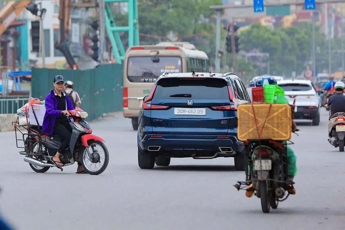 Hà Nội xử phạt hơn 500 trường hợp vi phạm giao thông trong nửa tháng - Ảnh 2.