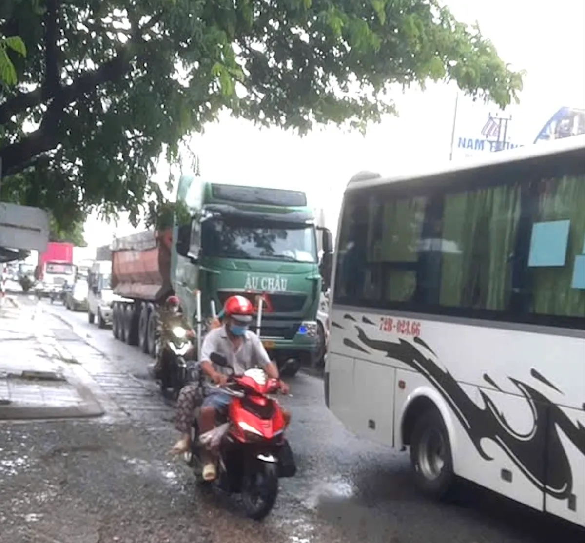 Tai nạn giữa 2 xe container lúc rạng sáng, Quốc lộ 51 ùn ứ nhiều giờ - Ảnh 7.