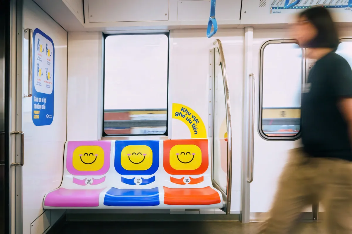 Chiến dịch Văn hóa Metro từ những chiếc ghế đổi màu - Ảnh 1.