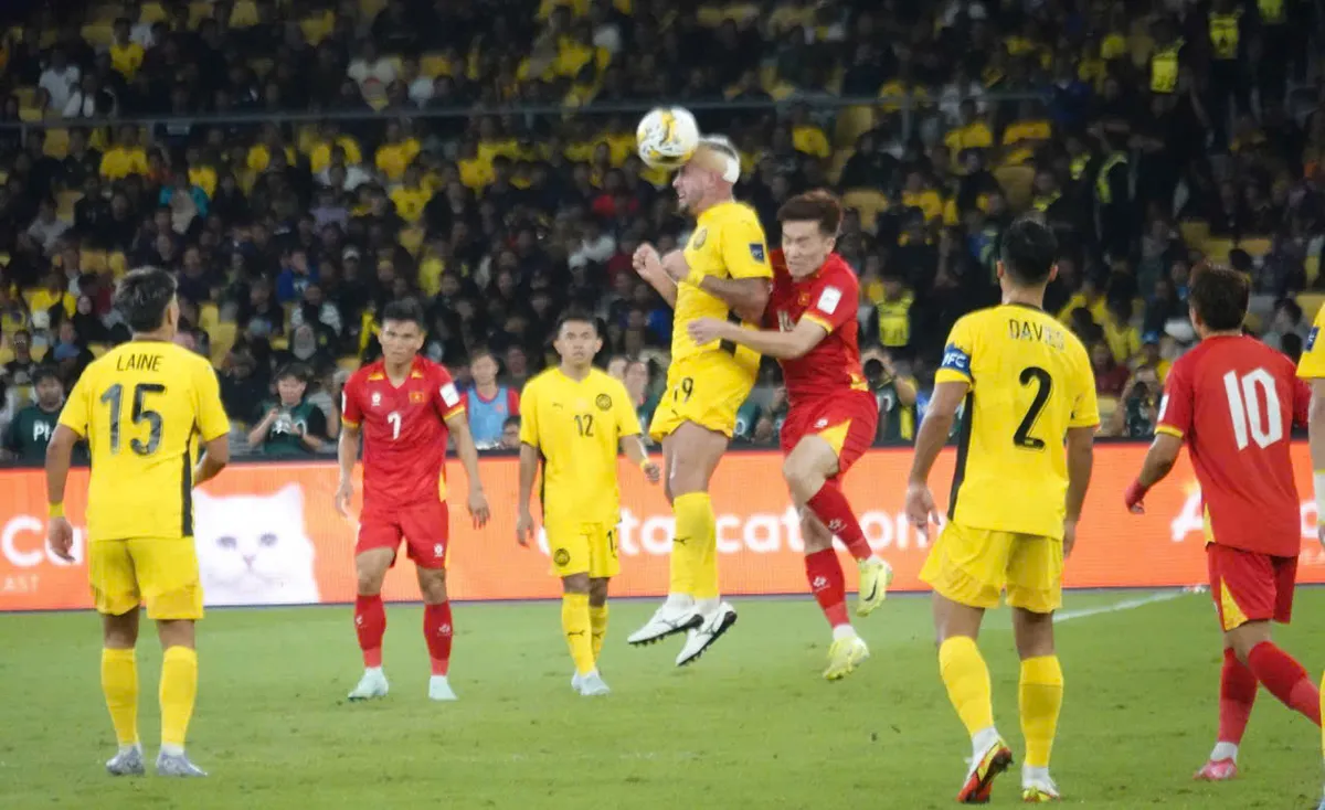 ĐT Malaysia 4-0 ĐT Việt Nam: Sức mạnh đáng sợ của cầu thủ nhập tịch - Ảnh 2.