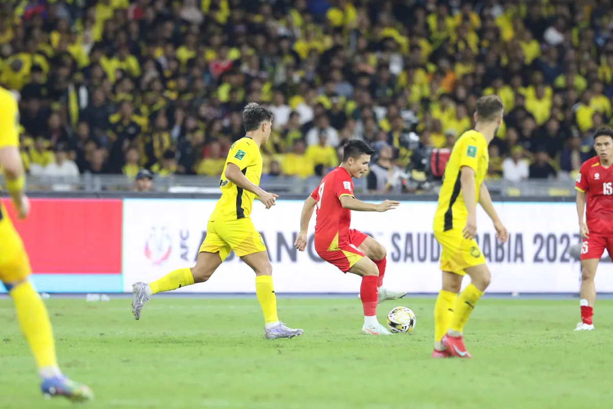 ĐT Malaysia 4-0 ĐT Việt Nam: Sức mạnh từ cầu thủ nhập tịch - Ảnh 2.