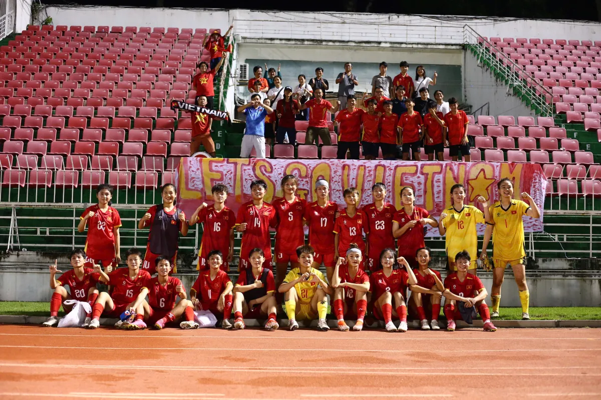 HLV trưởng ĐT U19 nữ Việt Nam Okiyama Masahiko: Chúng tôi sẽ sắp xếp cầu thủ phù hợp từng trận đấu - Ảnh 1.