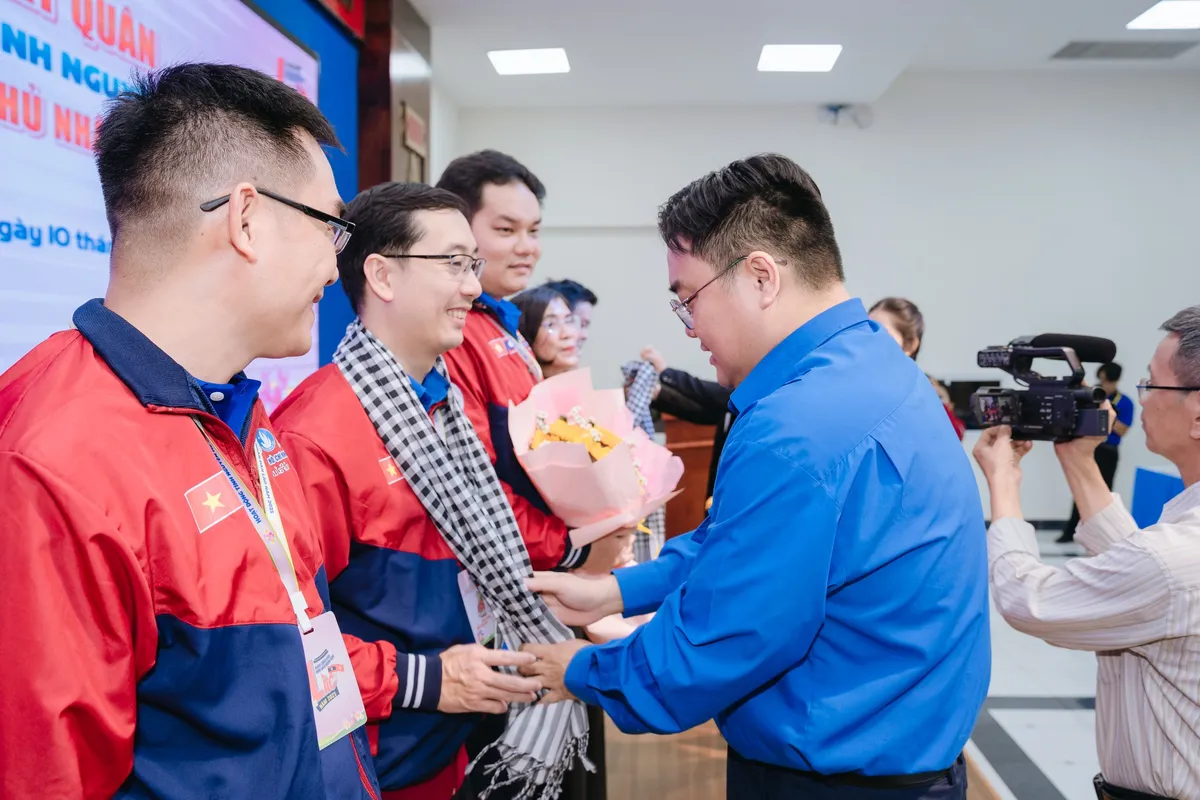 Hành trình lan tòa tình hữu nghị Việt - Lào - Ảnh 3.