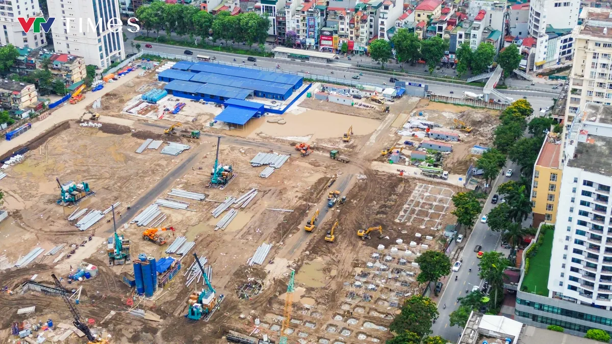 Cận cảnh công trường thi công dự án trên đất vàng phố Giảng Võ (Hà Nội) - Ảnh 8.