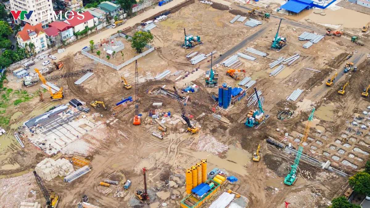 Cận cảnh công trường thi công dự án trên đất vàng phố Giảng Võ (Hà Nội) - Ảnh 7.