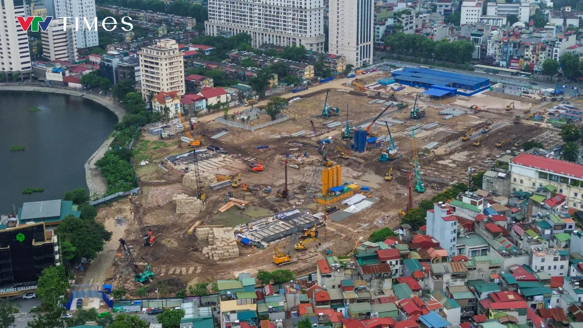 Cận cảnh công trường thi công dự án trên đất vàng phố Giảng Võ (Hà Nội) - Ảnh 4.
