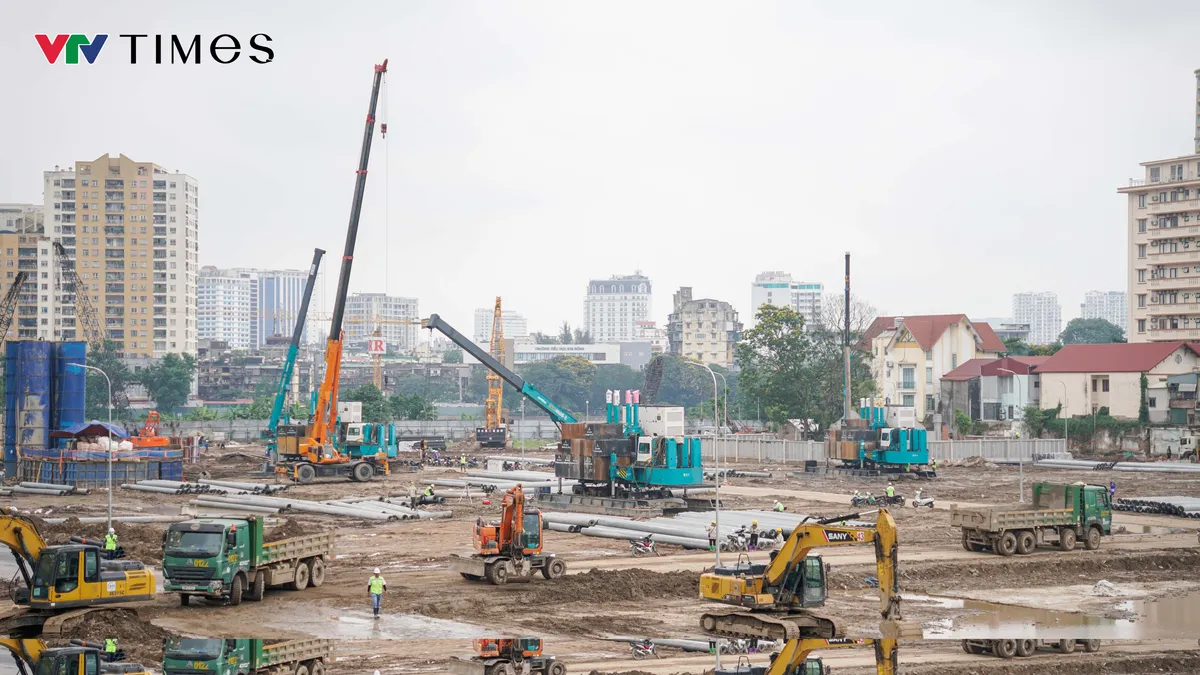 Cận cảnh công trường thi công dự án trên đất vàng phố Giảng Võ (Hà Nội) - Ảnh 9.