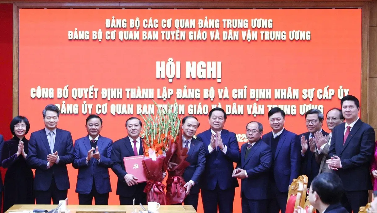 Đổi mới tư duy nhận thức, hành động, nâng cao chất lượng tham mưu chiến lược trên lĩnh vực Tuyên giáo và Dân vận - Ảnh 1. Đổi mới tư duy nhận thức, hành động, nâng cao chất lượng tham mưu chiến lược trên lĩnh vực Tuyên giáo và Dân vận - Ảnh 1.