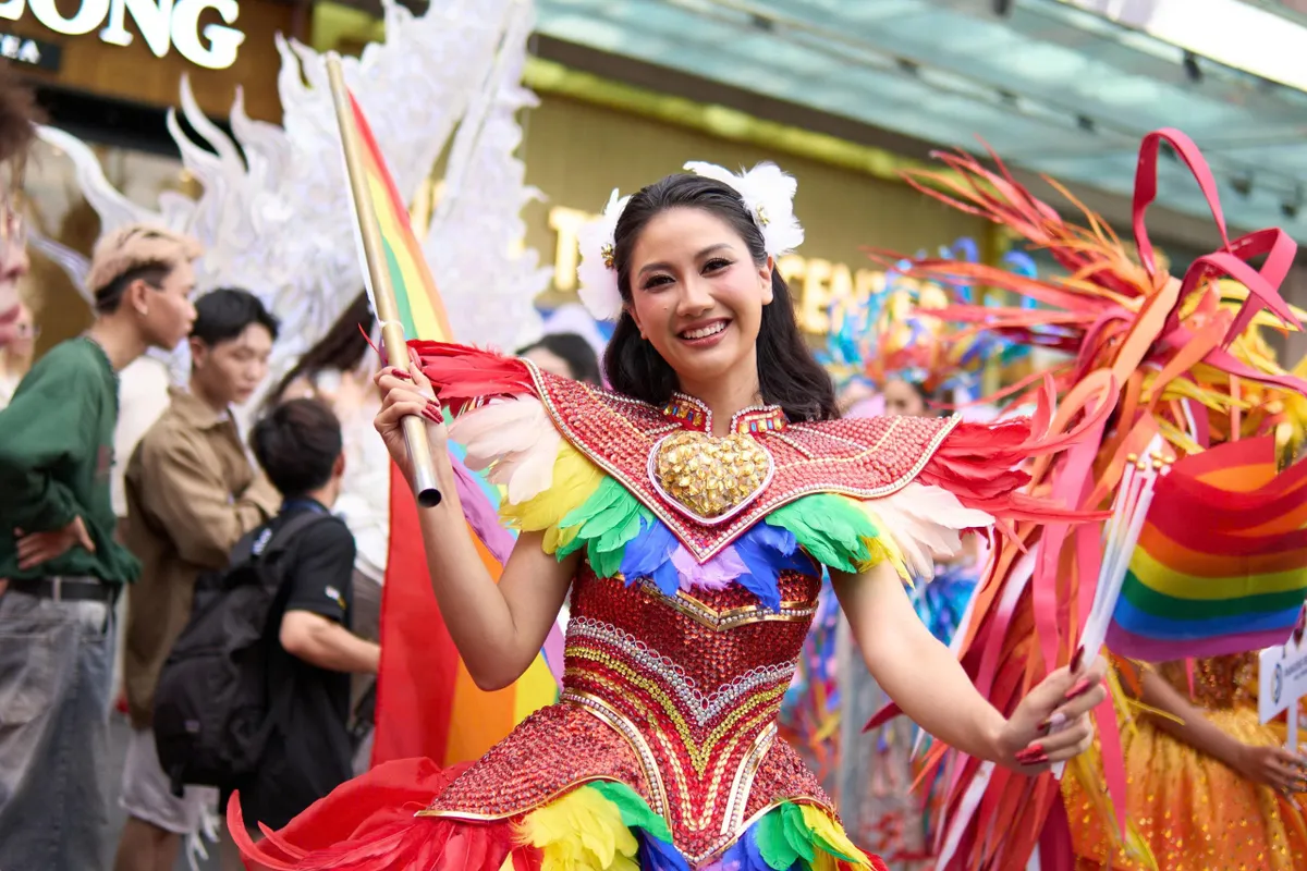 Rực rỡ sắc màu lễ hội Carnival trên đường phố Nha Trang - Ảnh 2.