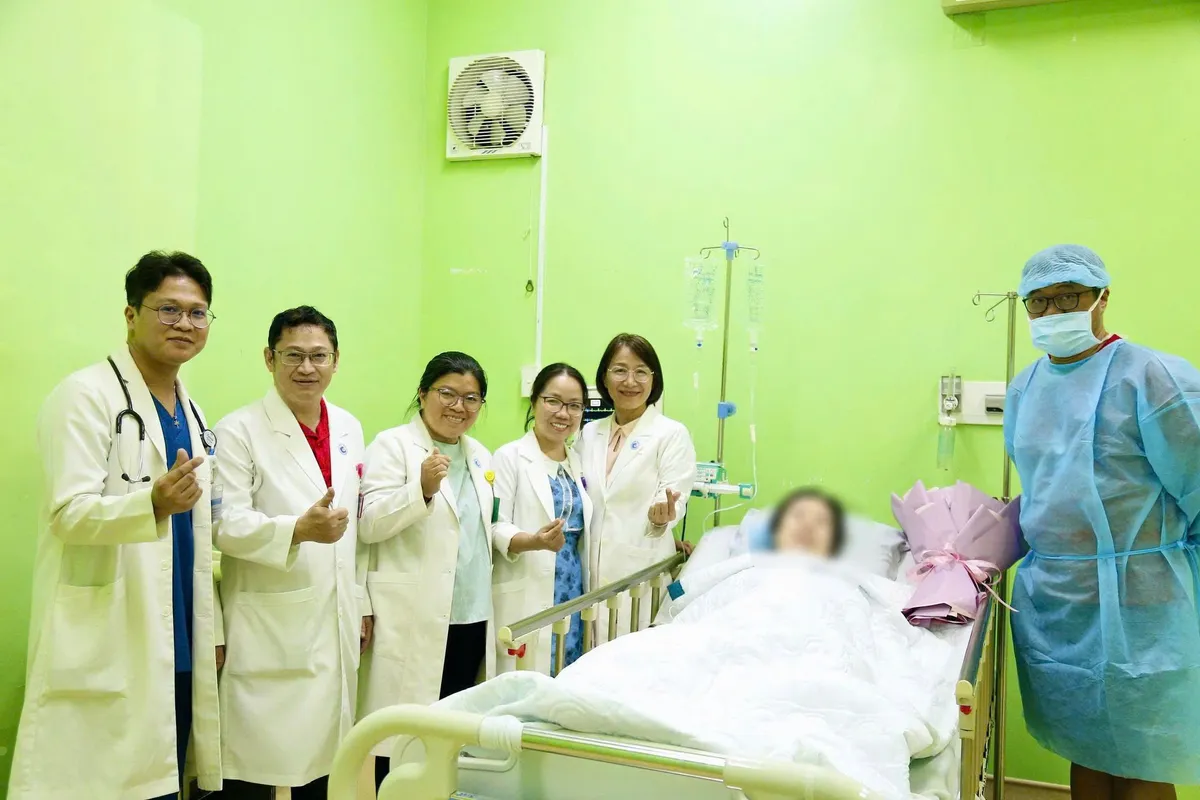 Bệnh viện Từ Dũ và Nhi Đồng 1 bàn giao sản phụ ca can thiệp thông tim bào thai cho Bệnh viện Sản Nhi Singapore - Ảnh 3. Bệnh viện Từ Dũ và Nhi Đồng 1 bàn giao sản phụ ca can thiệp thông tim bào thai cho Bệnh viện Sản Nhi Singapore - Ảnh 3.
